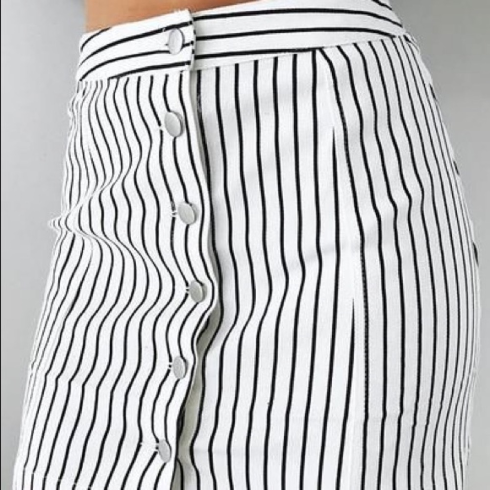 NWT White & Black Button Down Skirt